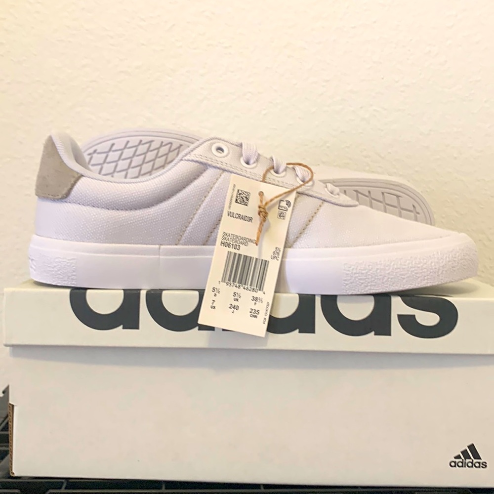 Adidas Women’s Vulcraid3r Skateboarding 3-stripes branding Shoes